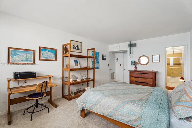 Carriage Club North #912 image #6