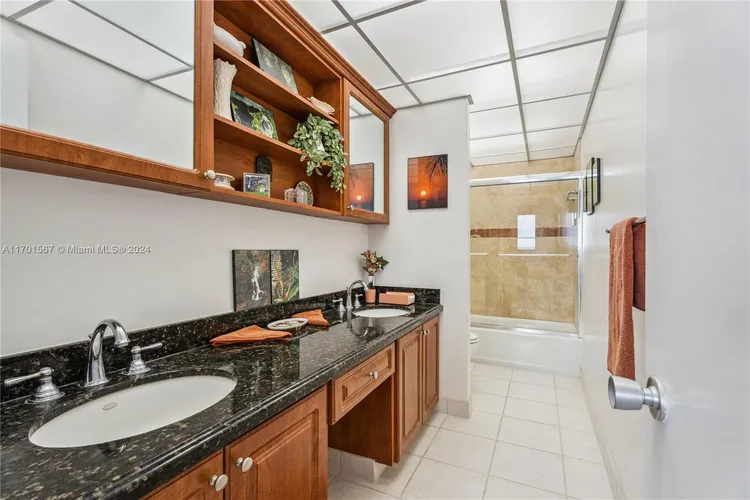 Carriage Club North #912 image #7