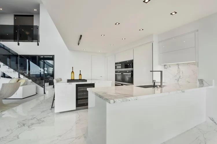 Porsche Design Tower #4204 image #10