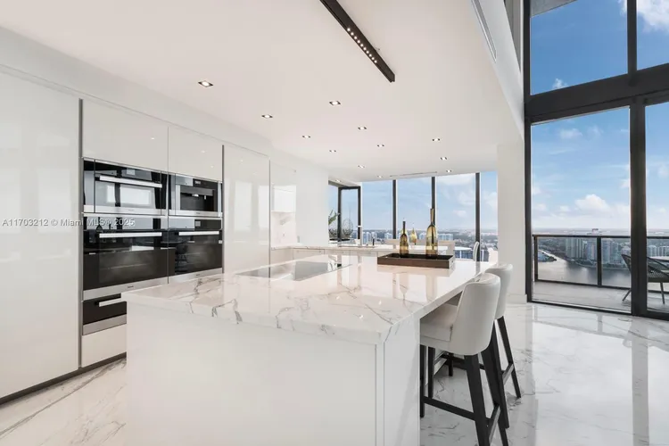 Porsche Design Tower #4204 image #12