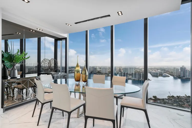 Porsche Design Tower #4204 image #13