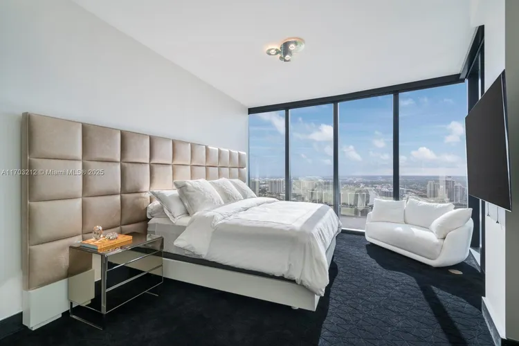 Porsche Design Tower #4204 image #16