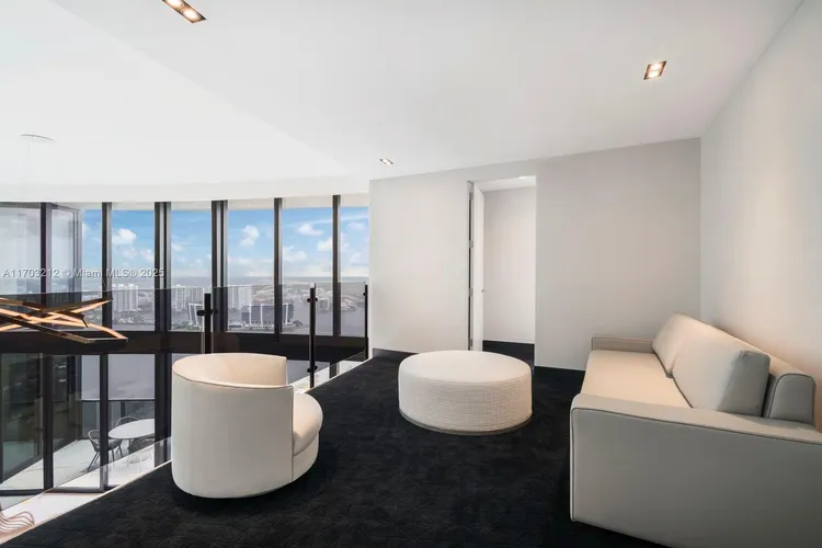 Porsche Design Tower #4204 image #18