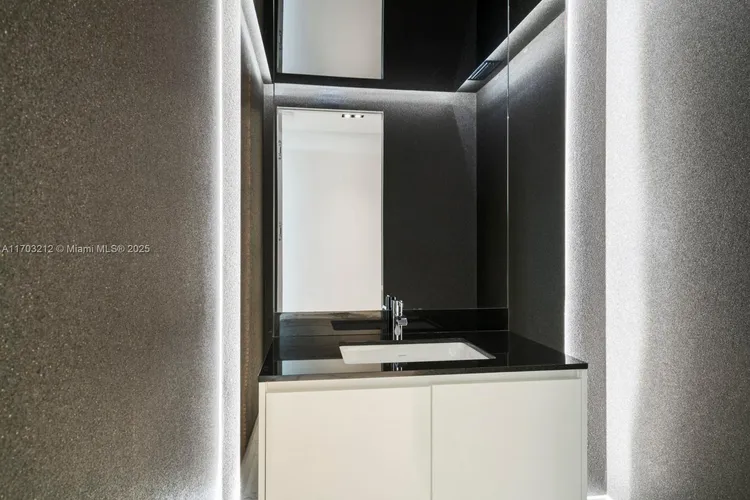 Porsche Design Tower #4204 image #26