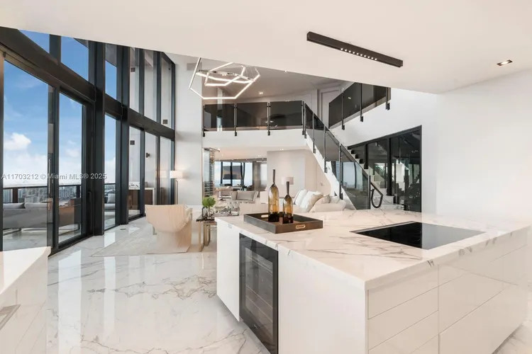 Porsche Design Tower #4204 image #9