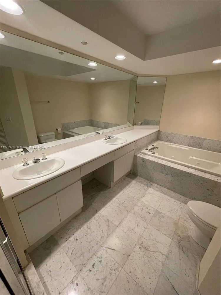 Oceania IV #843 image #9