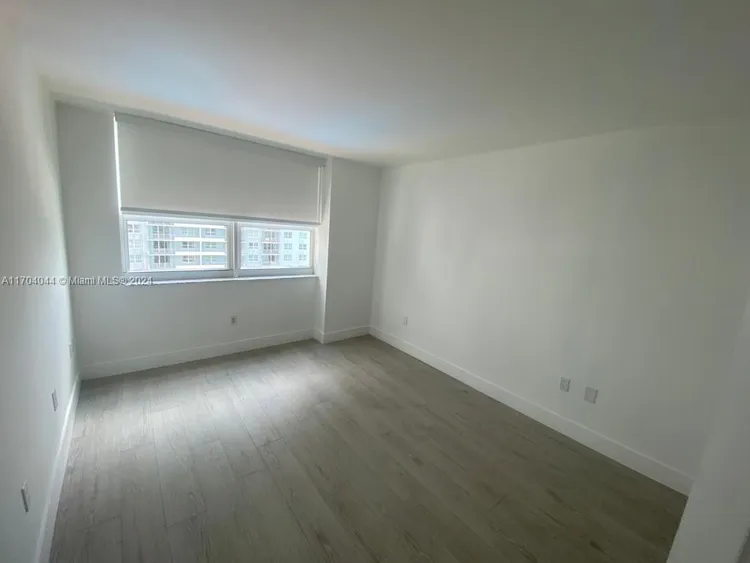 The Mark #1202 image #10