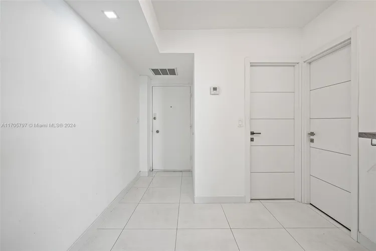 Four Ambassadors #705 image #16