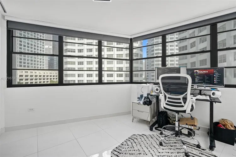 Four Ambassadors #705 image #8