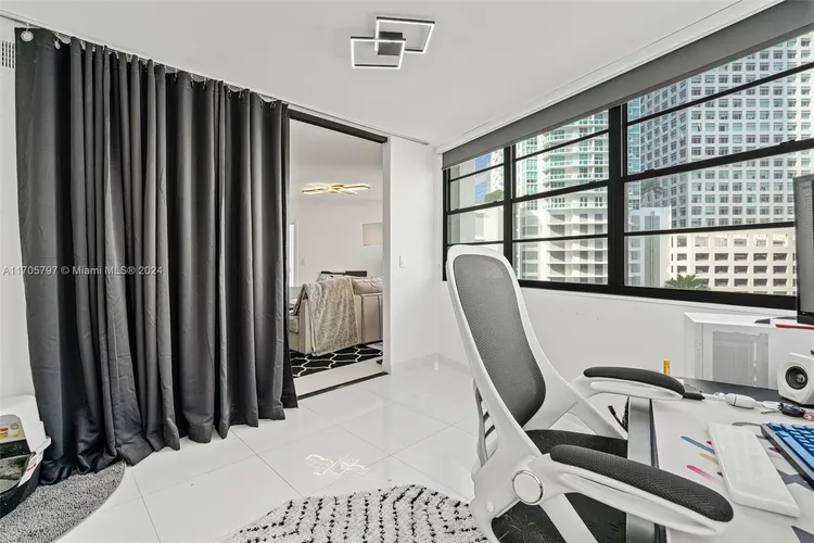 Four Ambassadors #705 image #9