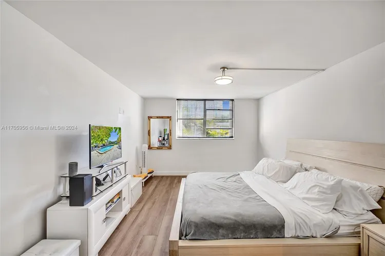 Cape Florida Club #210 image #10