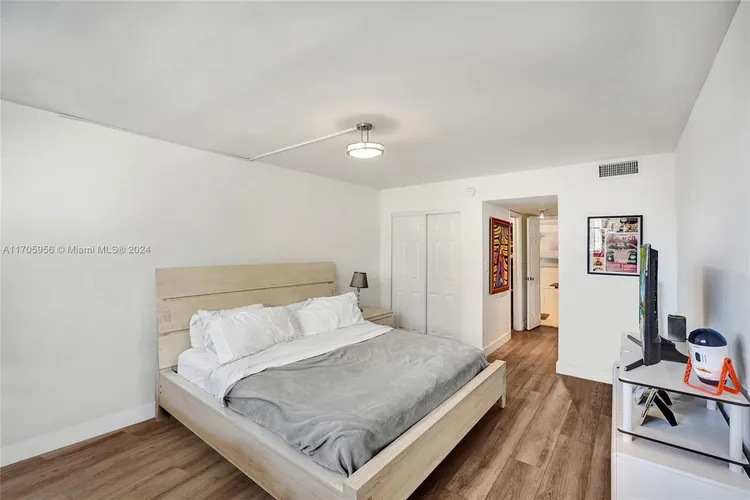 Cape Florida Club #210 image #11