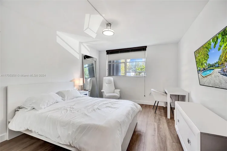 Cape Florida Club #210 image #12