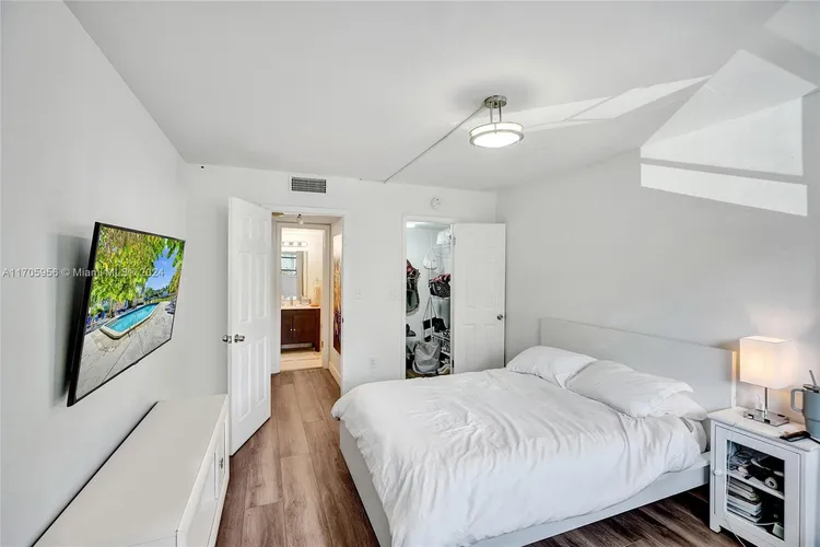 Cape Florida Club #210 image #13