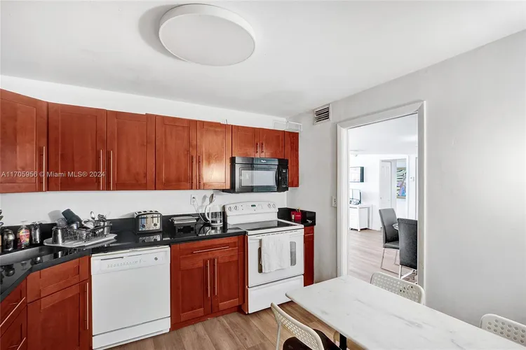 Cape Florida Club #210 image #15