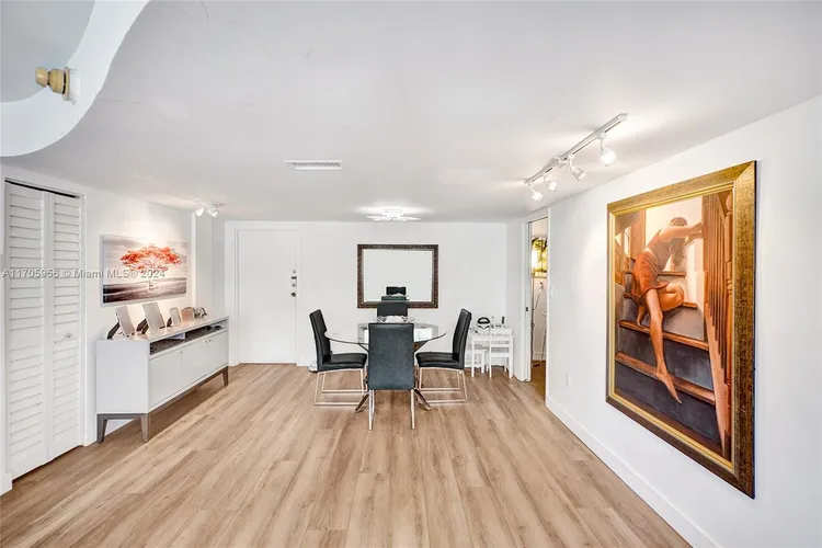 Cape Florida Club #210 image #7