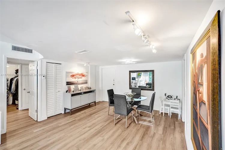 Cape Florida Club #210 image #8