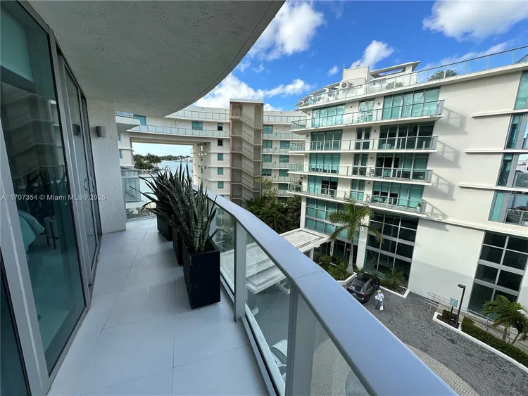 Peloro Miami Beach #505 image #21