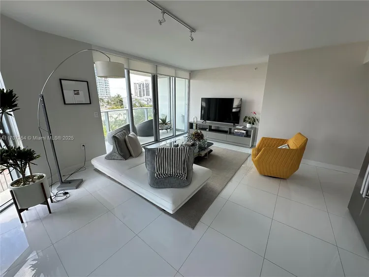 Peloro Miami Beach #505 image #6