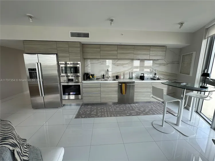 Peloro Miami Beach #505 image #9