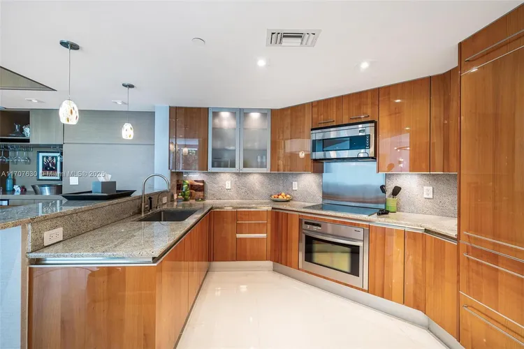 Grovenor House #606 image #12