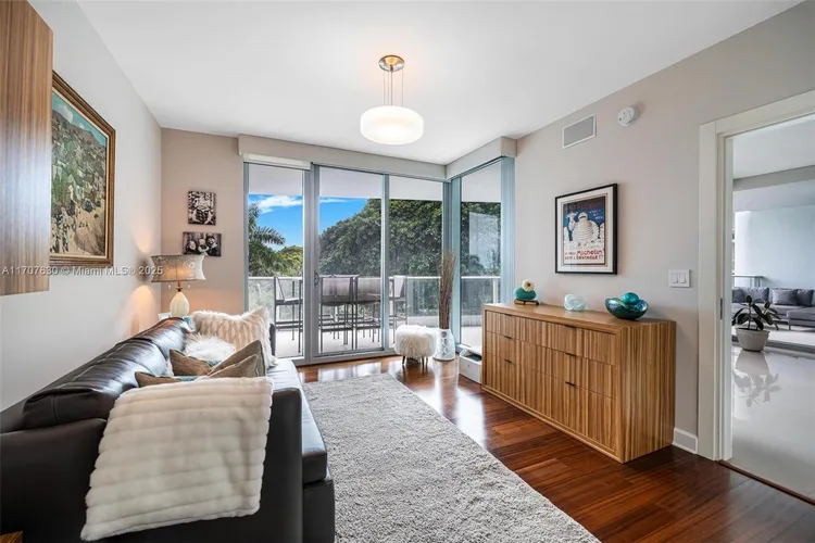 Grovenor House #606 image #17