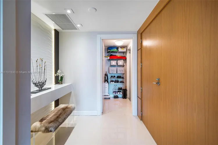 Grovenor House #606 image #31