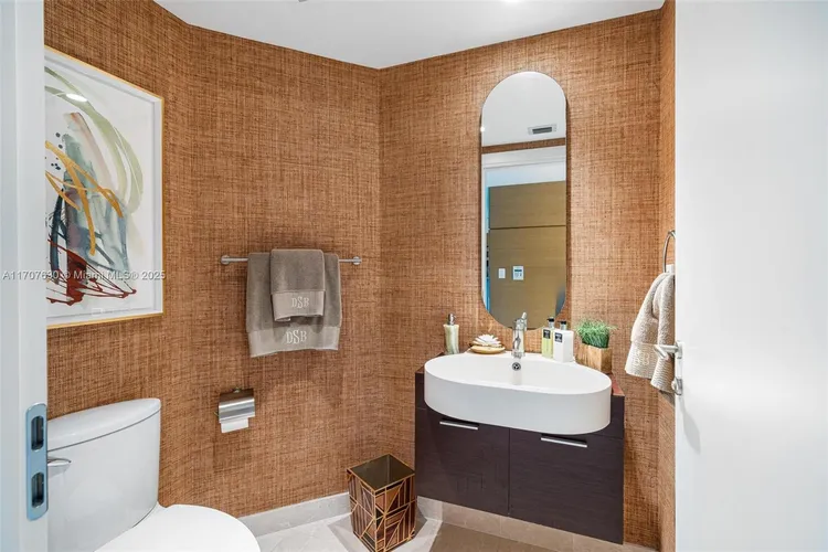 Grovenor House #606 image #38