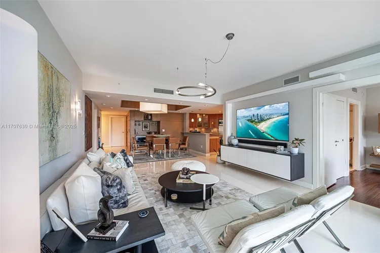 Grovenor House #606 image #6