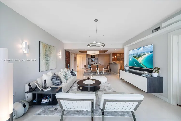 Grovenor House #606 image #9