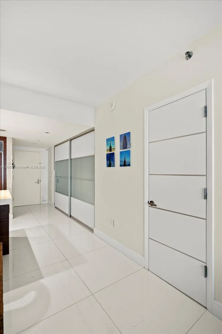 Icon Brickell II #4403 image #10