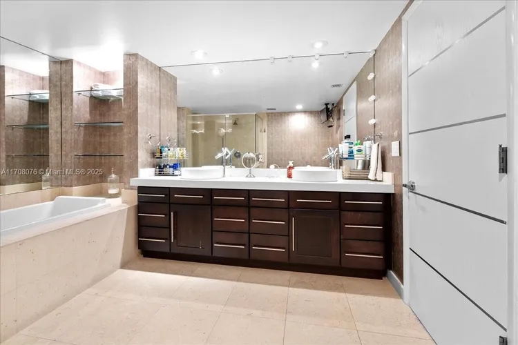 Icon Brickell II #4403 image #19