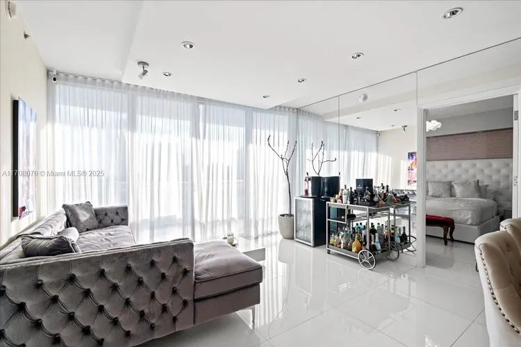 Icon Brickell II #4403 image #8
