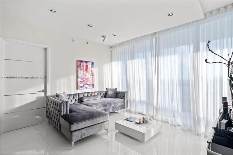 Icon Brickell II #4403 image #9