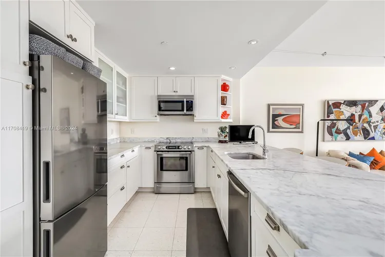 Belle Plaza #1210 image #10