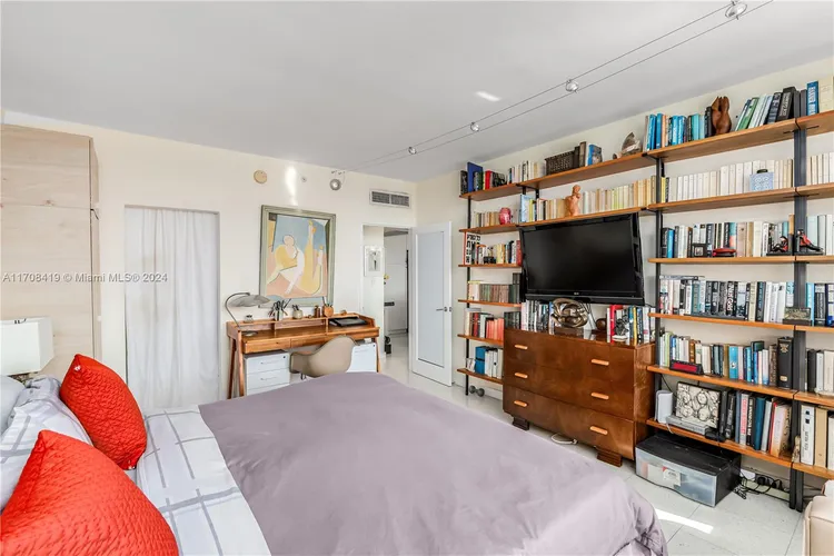 Belle Plaza #1210 image #14