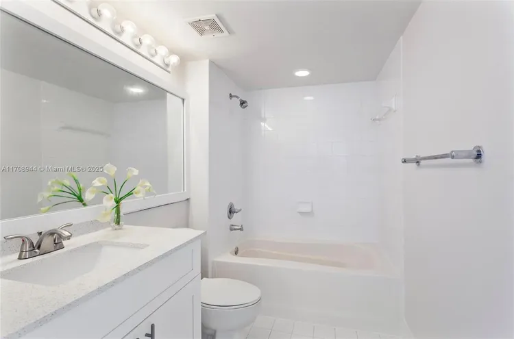 The Mark #1705 image #7