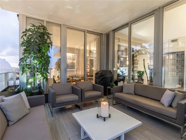 Paramount Miami Worldcenter #1212 image #14