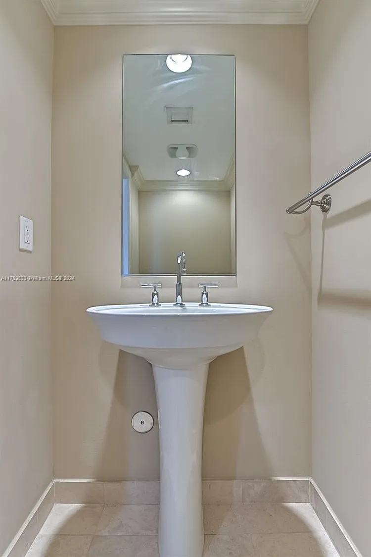 Diplomat Residences #903 image #34