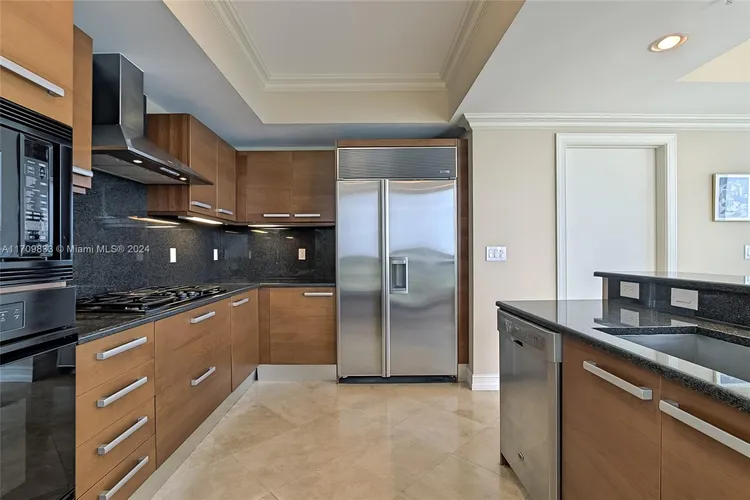 Diplomat Residences #903 image #9