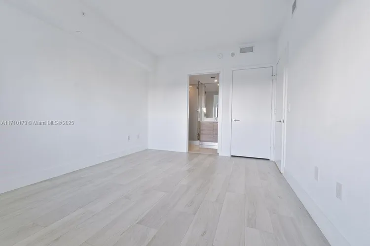 Paraiso Bay #903 image #19