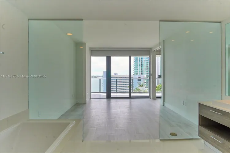 Paraiso Bay #903 image #8