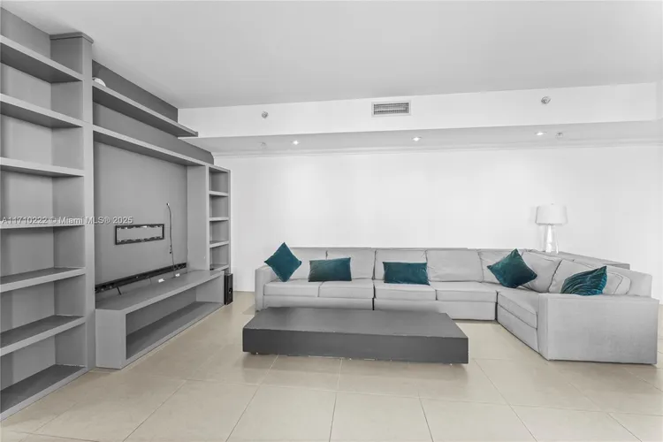 Latitude #603 image #11