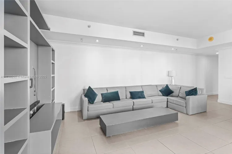 Latitude #603 image #12