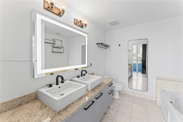 Latitude #603 image #18