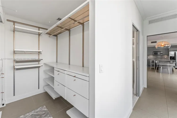 Latitude #603 image #20