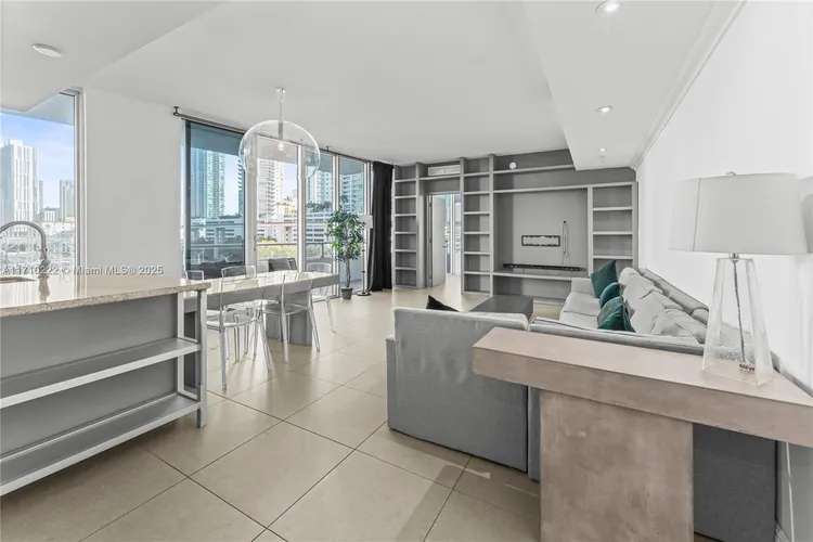 Latitude #603 image #6