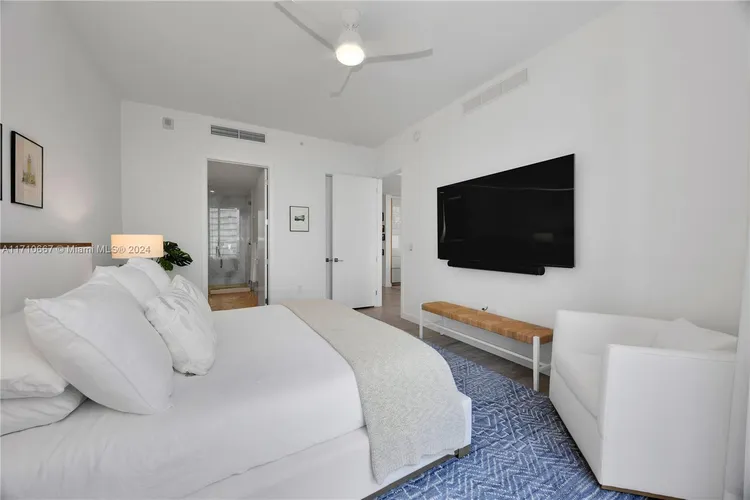 Park Grove Club Residences #1005 image #10