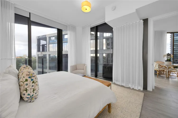 Park Grove Club Residences #1005 image #13