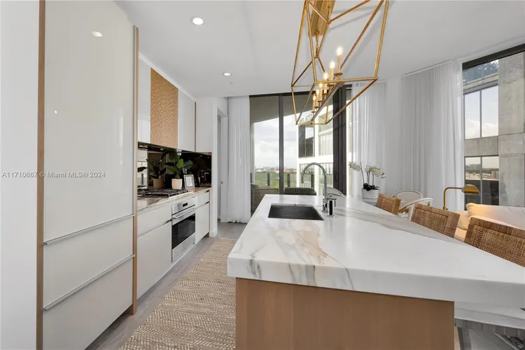 Park Grove Club Residences #1005 image #7